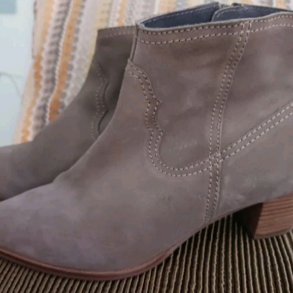 Seychelles Taupe Suede Ankle Boots